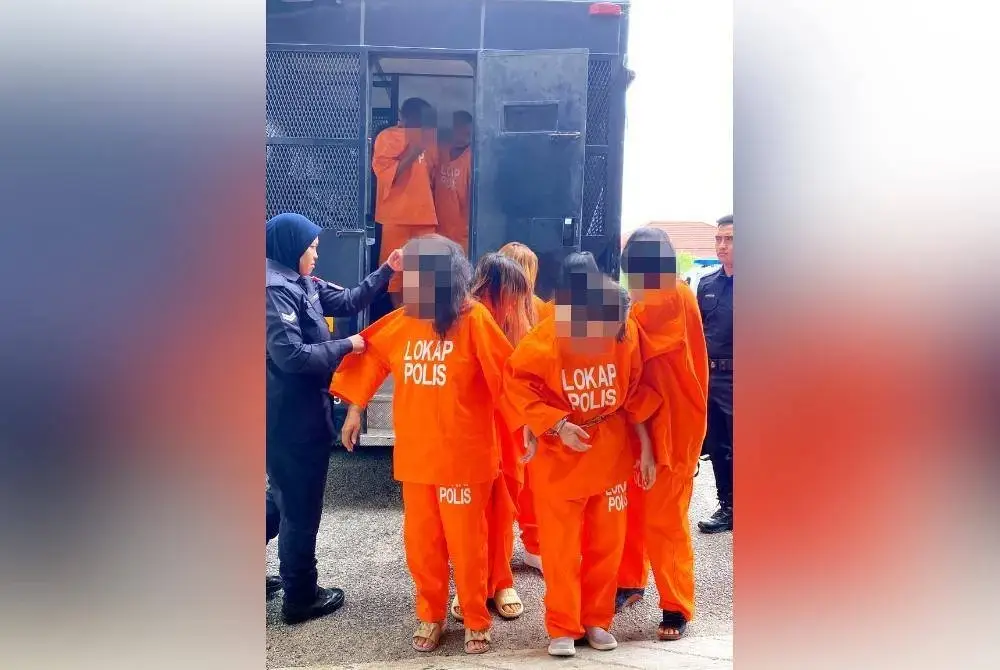 Kesemua suspek direman selama lima hari di Mahkamah Majistret Kota Bharu bermula Jumaat bagi membantu siasatan berkaitan aktiviti pelacuran di Kelantan. Foto HAZELEN LIANA KAMARUDIN