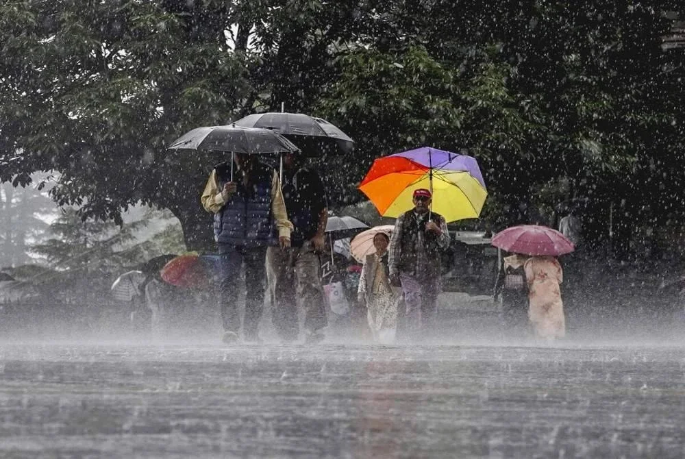 MetMalaysia mengeluarkan amaran hujan berterusan tahap waspada di Perlis, Kedah, Pulau Pinang dan Perak. - Gambar hiasan