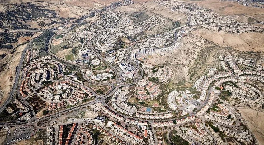 Projek penempatan haram Yahudi giat dibangunkan di kawasan tanah milik Palestin di Tebing Barat. - Foto: Agensi