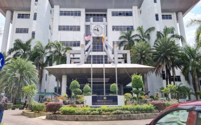 
Mahkamah menetapkan sebutan semula kes pada 17 Disember depan bagi Muhammad Hafiz Farhan dan Muhammad Najmi Mu’az manakala 9 Disember pula untuk Mohd Kamarulzaman. 