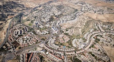 Projek penempatan haram Yahudi giat dibangunkan di kawasan tanah milik Palestin di Tebing Barat. - Foto: Agensi