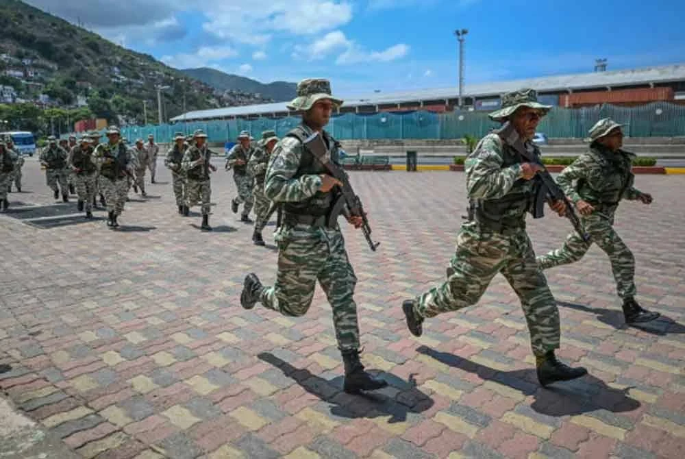 Latihan ketenteraan sedang giat dijalankan.- Agensi
