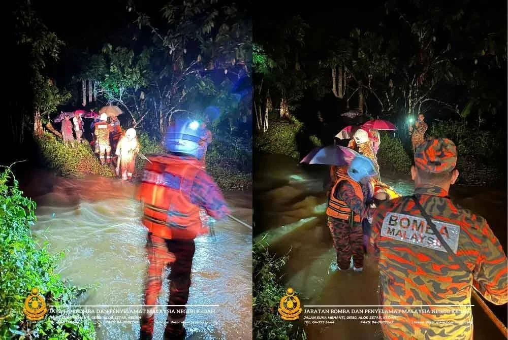 Anggota bomba melakukan pemindahan mereka yang terperangkap akibat banjir di Kampung Wang Perah, Jitra - Foto: JBPM Negeri Kedah