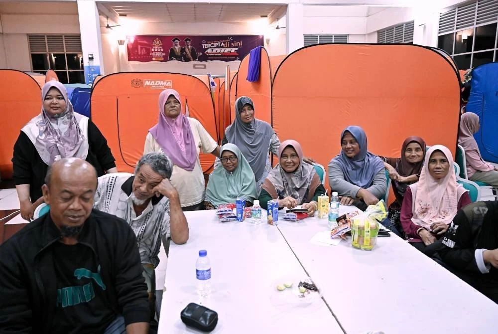 Mangsa banjir ketika ditemui yang ditempatkan di Pusat Pemindahan Sementara (PPS) ADTEC. Foto Bernama