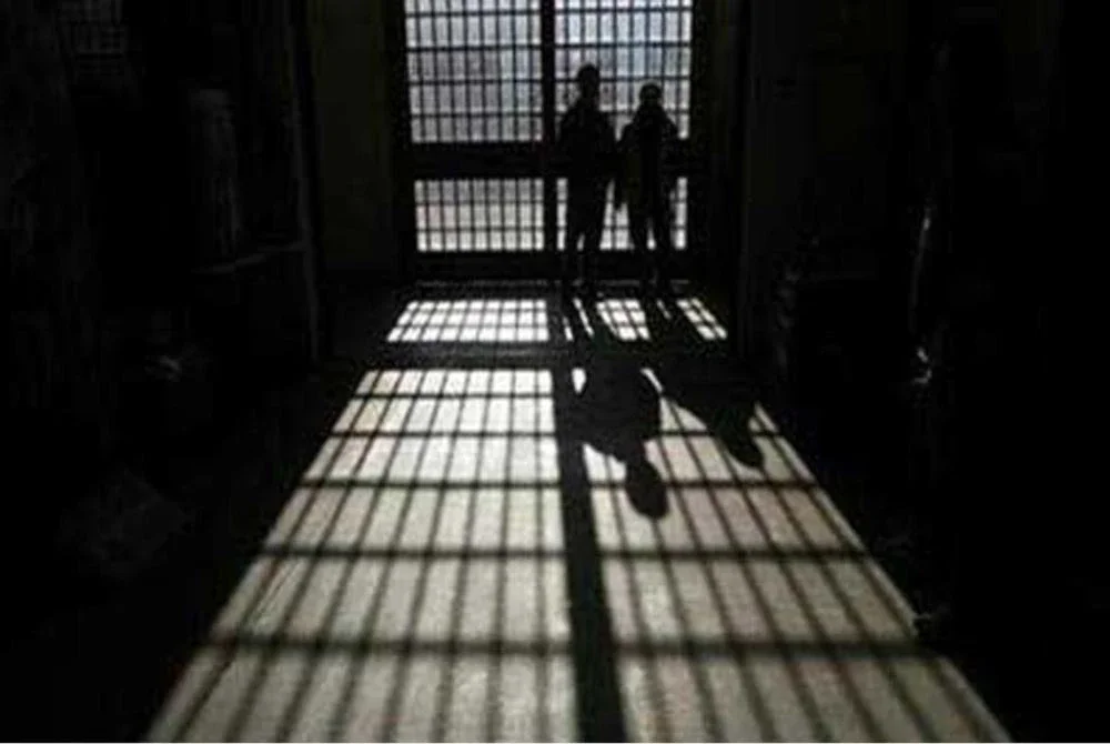 Mahkamah Rayuan meningkatkan hukuman penjara seorang wanita warga emas daripada 10 tahun kepada 15 tahun atas kesalahan menyebabkan kematian tanpa niat membunuh terhadap cucunya. Gambar hiasan 