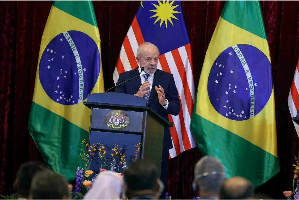 Presiden Brazil, Luiz Inácio Lula da Silva pada sidang media, pada Sabtu.