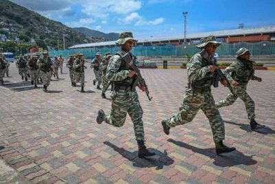 Latihan ketenteraan sedang giat dijalankan.- Agensi