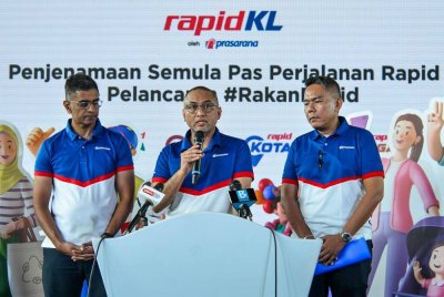 Amir (tengah) bercakap kepada media pada Majlis Penjenamaan Semula Pas Perjalanan Rapid dan Pengenalan #RAKANRAPID di LRT Taman Perindustrian Puhong, pada Sabtu. Foto Bernama