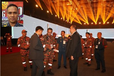 JBPM telah melaksanakan pemeriksaan keselamatan di Pusat Konvensyen Kuala Lumpur serta penilaian kesiapsiagaan operasi sempena Sidang Kemuncak ASEAN. - Gambar kecil: Nor Hisham