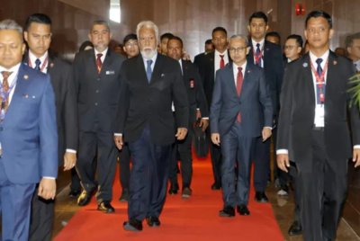 Perdana Menteri Timor-Leste, Kay Rala Xanana Gusmão ketika tiba di Malaysia pada Jumaat menjelang Sidang Kemuncak ASEAN ke-47 dan Sidang Kemuncak Berkaitan.