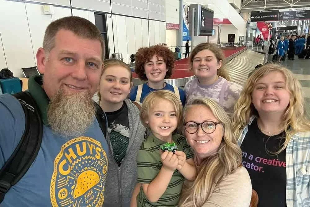 Christopher (kiri) sering membawa keluarganya ke Malaysia dengan menjadikan Terengganu sebagai destinasi pilihan untuk merehatkan diri daripada hiruk-pikuk kota.