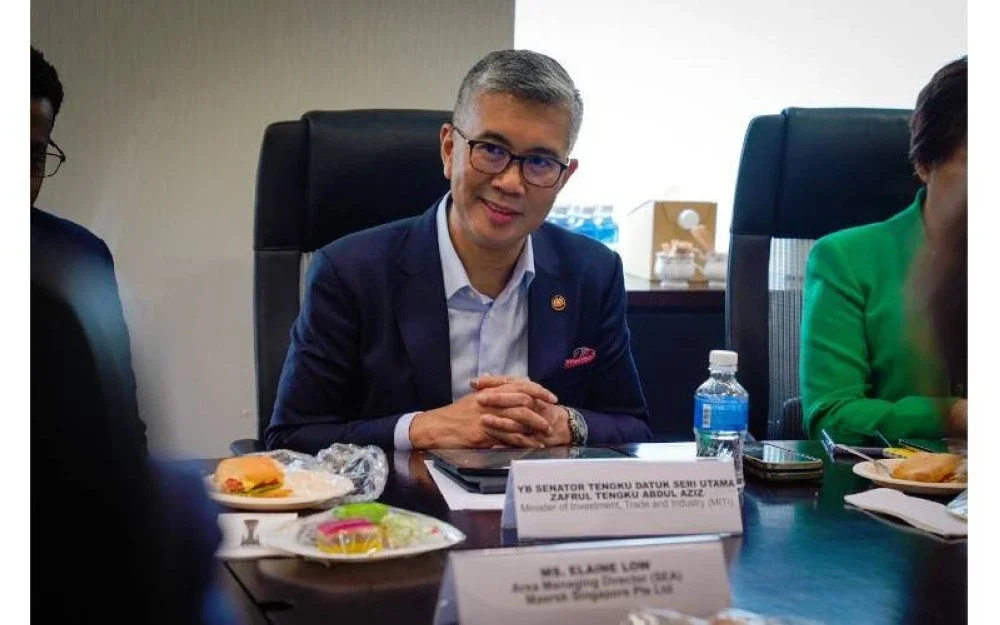 Tengku Zafrul menghadiri sesi perbincangan bersama wakil industri di ibu negara bagi memperkukuh kerjasama strategik dalam sektor pelaburan dan perdagangan serantau.