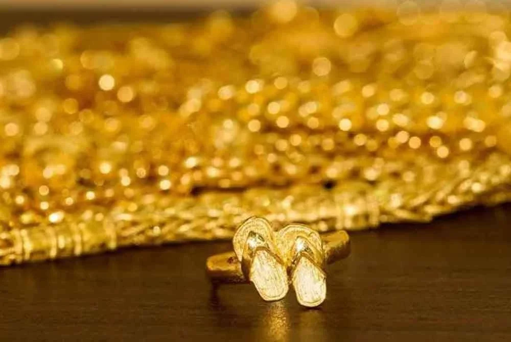 Seorang wanita kerugian kira-kira RM10,000 dalam kejadian samun selepas rantai leher emas miliknya diragut seorang lelaki. Gambar hiasan