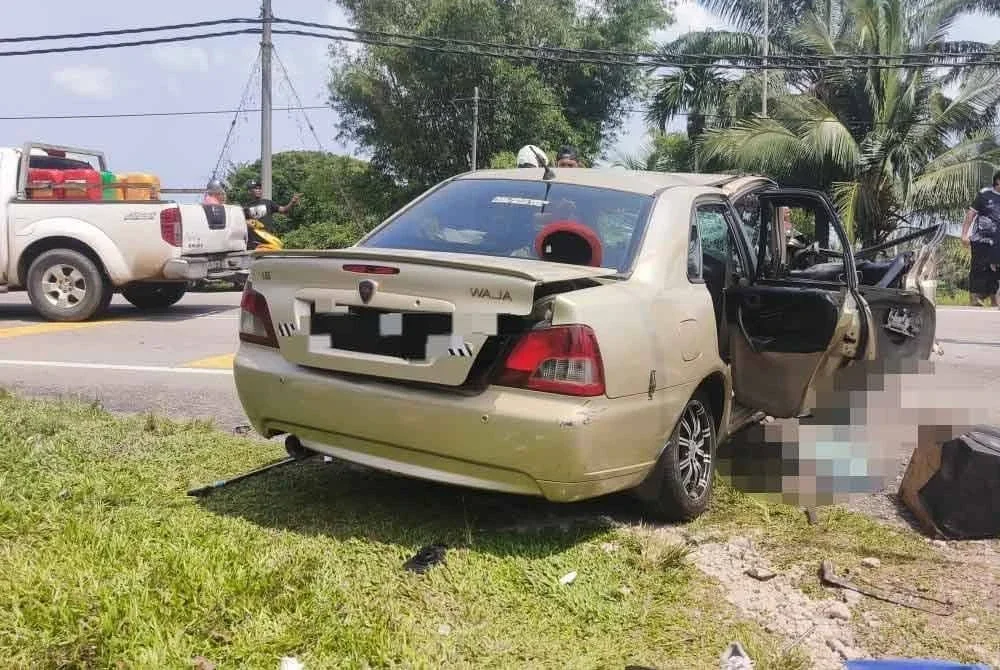 Keadaan kereta Proton Waja yang terlibat dalam kemalangan tersebut. Foto BBP Lot Tinggi