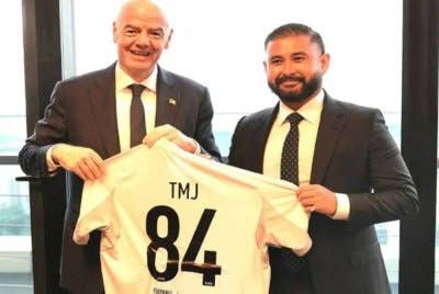 Tunku Ismail berkongsikan foto pertemuan bersama Infantino, di ibu kota, semalam. - Foto/ IG HRH Crown Prince of Johor