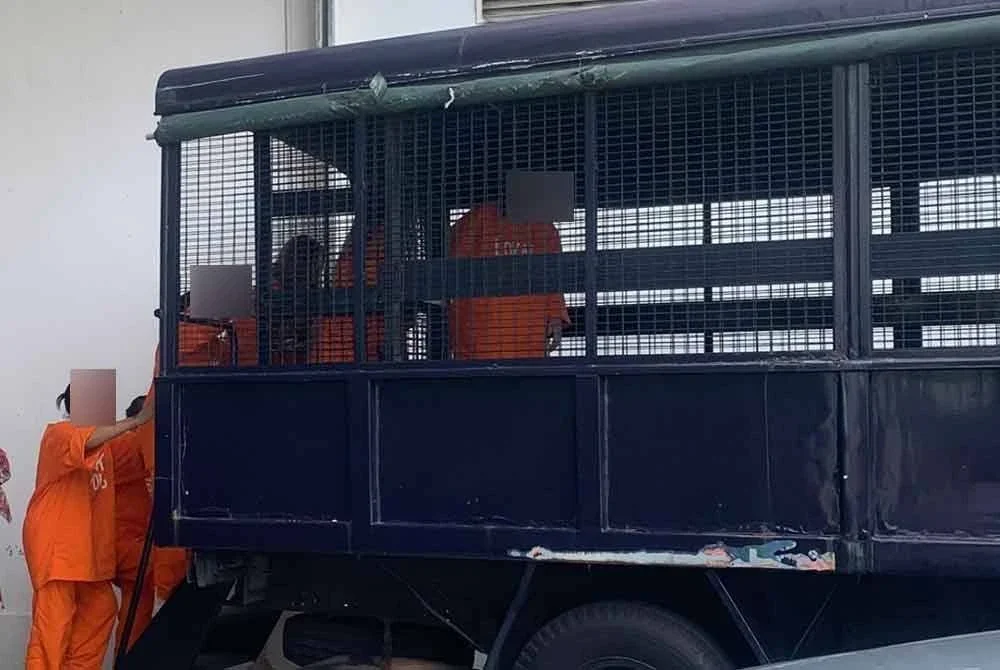 Kesemua suspek wanita yang selesai disambung reman.