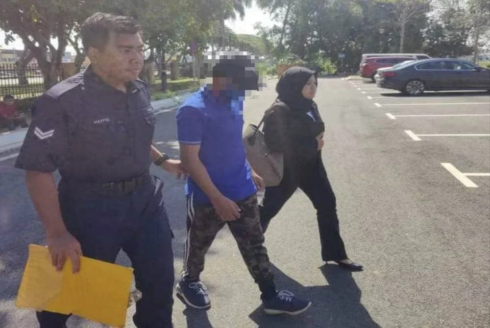 Seorang pelajar lelaki dihadapkan ke Mahkamah Majistret di sini, atas pertuduhan melakukan amang seksual terhadap rakan sekelasnya di sebuah sekolah menengah. 