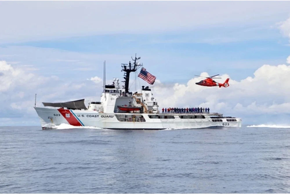 Kapal pengawal pantai Steadfast yang telah diberikan kepada Malaysia sebelum ini.