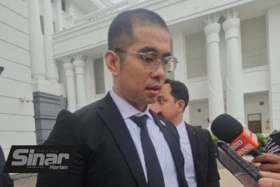 Mohd Syarulnizam ketika ditemui pemberita di pekarangan Kompleks Mahkamah Kota Kinabalu pada Isnin