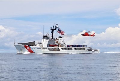 Kapal pengawal pantai Steadfast yang telah diberikan kepada Malaysia sebelum ini.