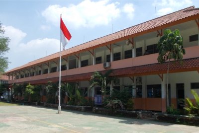 Pelajaran bahasa Inggeris bermula dari Tahun Tiga sekolah rendah di negara berkenaan. - Gambar hiasan