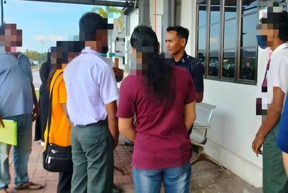 Dua pelajar dikenakan perintah bon berkelakuan baik selama dua tahun.