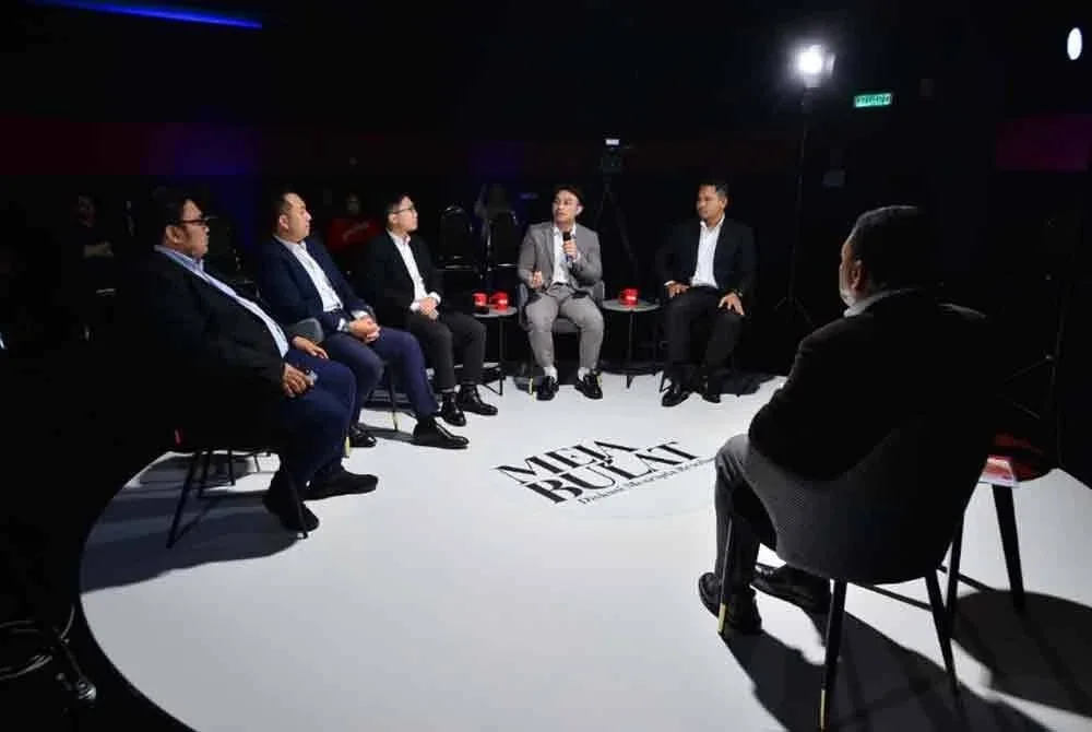 Program Meja Bulat: Adakah Pendidikan Kita Dalam Krisis yang berlangsung di Karangkraf di sini pada Selasa.