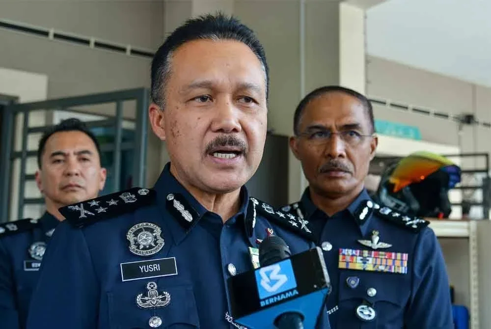 Mohd Yusri bercakap kepada media pada sesi lawatan kebajikan dua anggota pengiring yang cedera dalam kemalangan ketika mengiringi delegasi antarabangsa sempena Sidang Kemuncak ASEAN ke-47 baru-baru ini. Foto Bernama