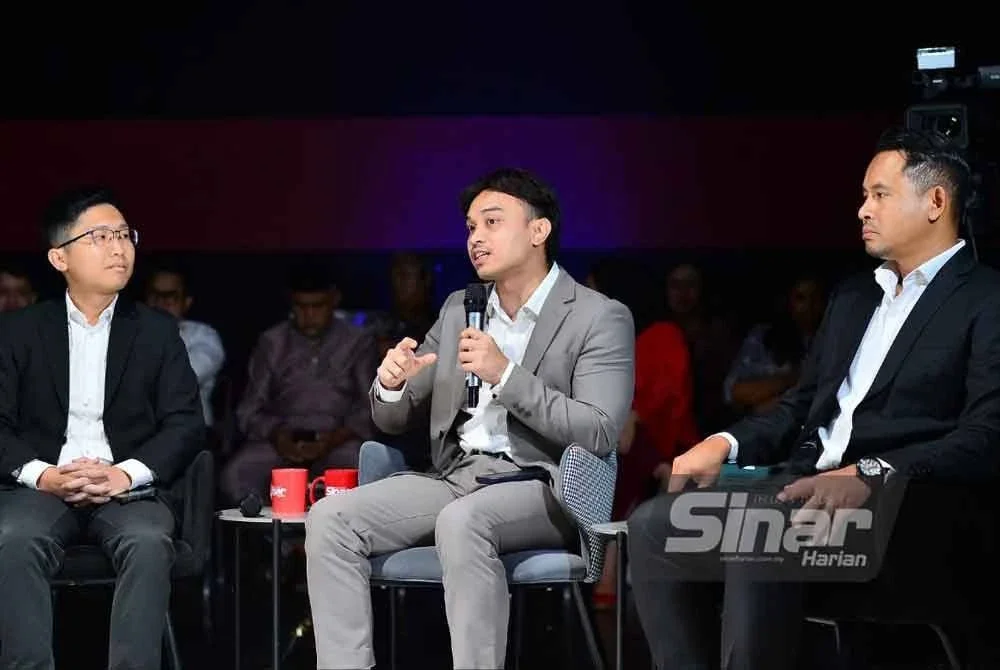 Mohamad Syamil Luthfi (tengah) ketika Program Meja Bulat: Adakah Pendidikan Kita Dalam Krisis anjuran Sinar Harian.