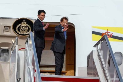 Sultan Brunei Sultan Hassanal Bolkiah dan Putera Abdul Mateen Bolkiah berangkat pulang selepas menghadiri Sidang Kemuncak ASEAN ke-47 dan Sidang Kemuncak Berkaitan di Kuala Lumpur, pada Selasa.