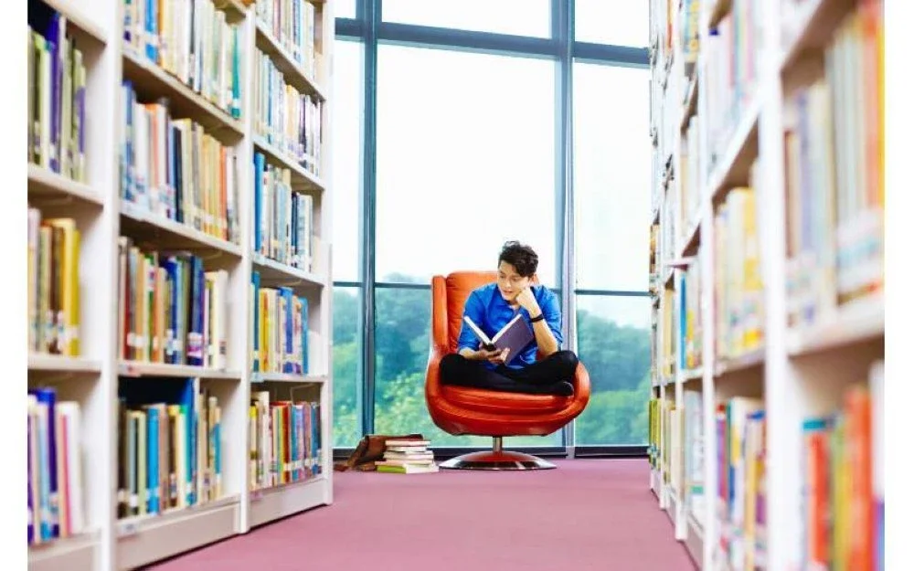 Minat masyarakat terhadap pembacaan dan penghasilan bahan ilmiah semakin meningkat.