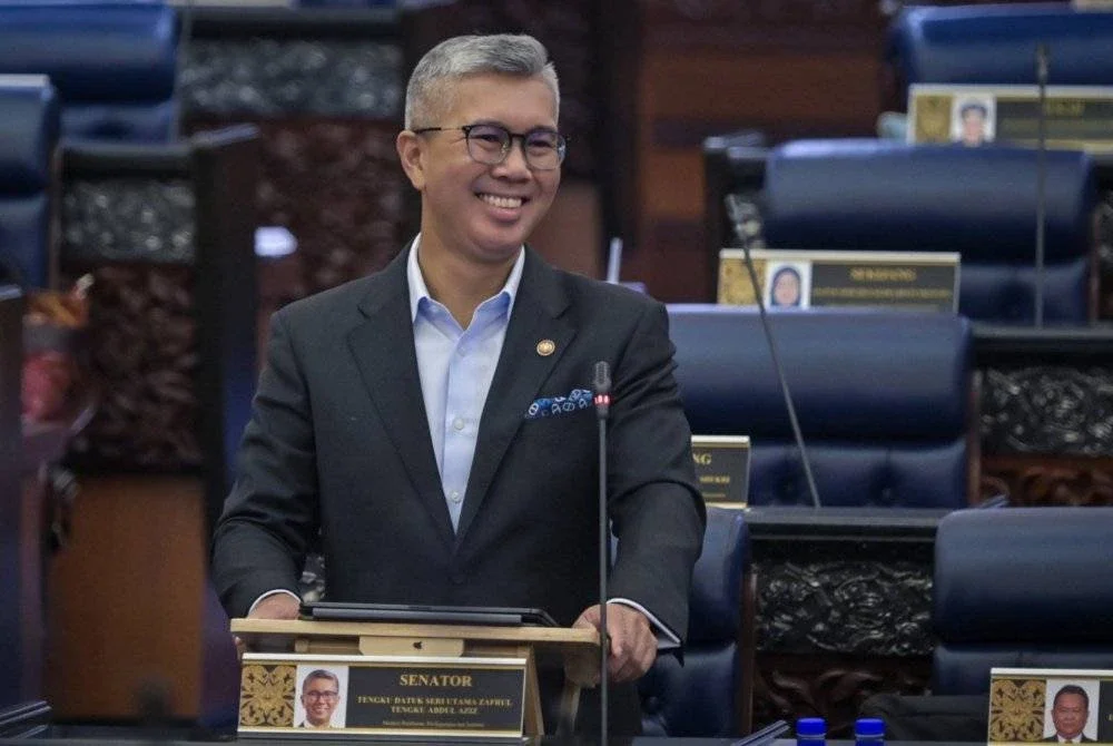 Tengku Zafrul Abdul Aziz ketika sesi pertanyaan-pertanyaan bagi jawab lisan pada Mesyuarat Ketiga Penggal Keempat, Majlis Parlimen ke-15 Dewan Rakyat di Bangunan Parlimen pada Rabu.
--fotoBERNAMA (2025) HAK CIPTA TERPELIHARA
