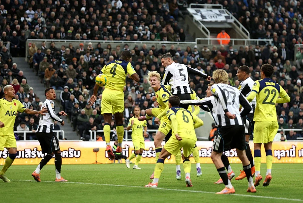 Newcastle United mara ke suku akhir Piala Liga selepas menundukkan Tottenham Hotspur 2-0 di St James’ Park. Foto Agensi