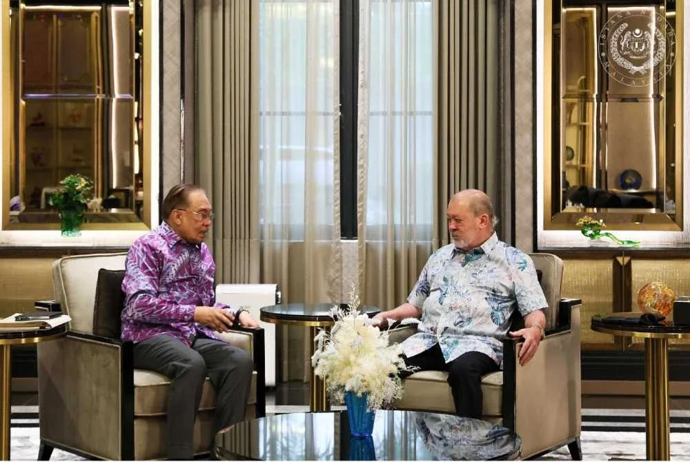 Sultan Ibrahim berkenan menerima menghadap Anwar di Istana Bukit Tunku pada Khamis. Foto FB Sultan Ibrahim Sultan Iskandar