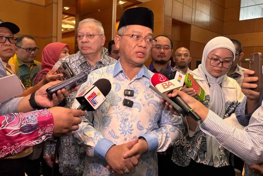 Mohd Na'im ketika ditemui pemberita selepas menyerahkan Lesen Pengelola Jemaah Haji Musim Haji 1447H di sini pada Khamis.