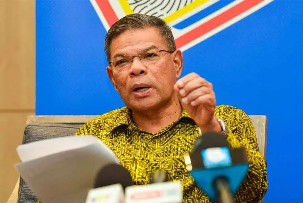 Saifuddin Nasution pada sidang media selepas majlis menandatangani memorandum persefahaman antara Jabatan Pendaftaran Negara dan Lembaga Penduduk dan Pembangunan Keluarga Negara, pada Khamis. Foto Bernama