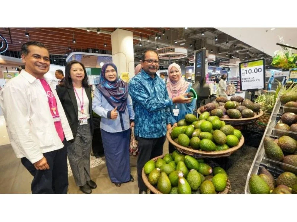AEON Shah Alam memperkenalkan mesin avocado.