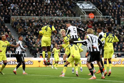 Newcastle United mara ke suku akhir Piala Liga selepas menundukkan Tottenham Hotspur 2-0 di St James’ Park. Foto Agensi