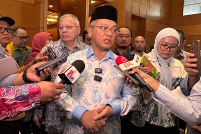 Mohd Na'im ketika ditemui pemberita selepas menyerahkan Lesen Pengelola Jemaah Haji Musim Haji 1447H di sini pada Khamis.