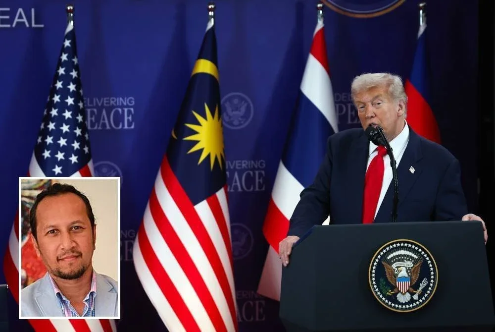 Presiden Amerika Syarikat, Donald Trump ketika menyampaikan ucapan beliau semasa majlis menandatangani perjanjian damai Kemboja-Thailand dalam Sidang Kemuncak ASEAN ke-47 dan Sidang Kemuncak Berkaitan di Pusat Konvensyen Kuala Lumpur (KLCC) baru-baru ini. Foto Bernama (Gambar kecil: Muhammed A Khalid)