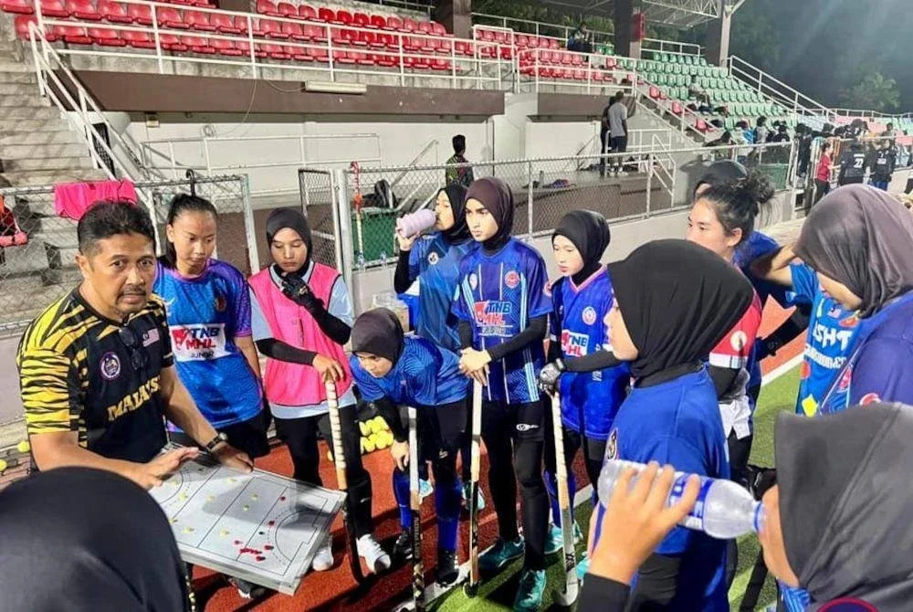 Lailin (kiri) percaya gabungan pemain senior dan muka baharu akan menguatkan pasukan menghadapi Piala Dunia Remaja Wanita di Chile pada Disember. Foto MHC