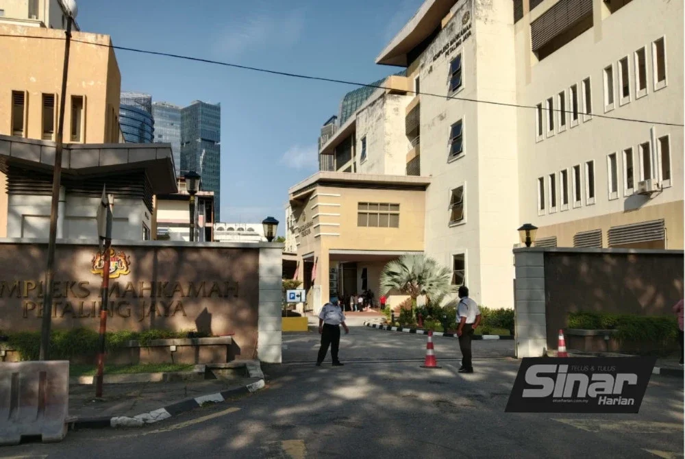 Mahkamah Petaling Jaya jadi tumpuan media bagi liputan keputusan perbicaraan ibu Zayn Rayyan