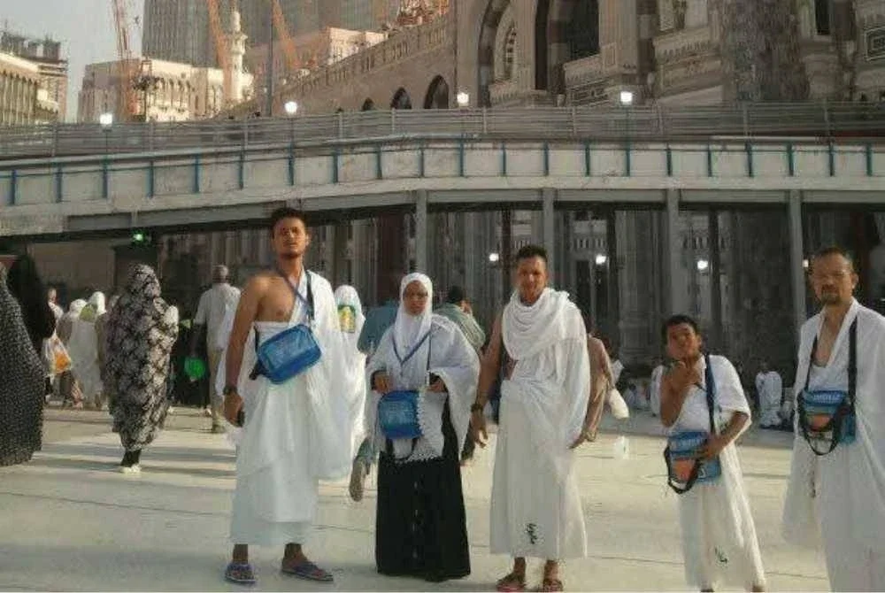 DOA Mohd Faizal (kiri) untuk kembali ke Tanah Suci bersama keluarga selepas menunaikan haji pada 2011 dimakbulkan ALLAH tiga tahun kemudian. -Foto: IHSAN MOHD FAIZAL ANG ABDULLAH