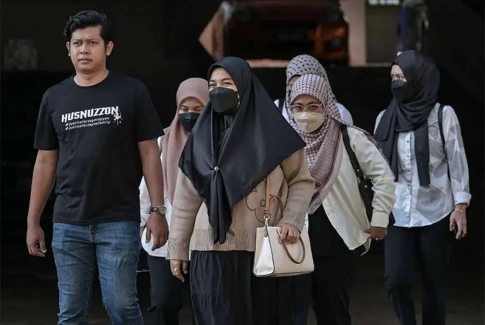 Mahkamah arah ibu Zayn Rayyan, Ismanira (kanan) jalani hukuman penjara lima tahun serta merta. - Foto: Bernama
