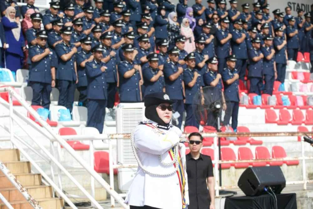 Anis Rizana Istiadat Mengarak Gencana Diraja Sempena Ulang Tahun Ke-62 Penganugerahan Gelaran Diraja Kepada JKDM di Stadium Institut Penilaian Negara (Inspen) pada Jumaat.