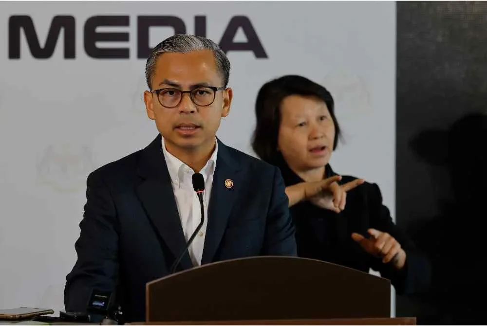 Fahmi bercakap pada sidang media mingguan Kabinet di Menara Komunikasi, pada Jumaat. Foto Bernama 