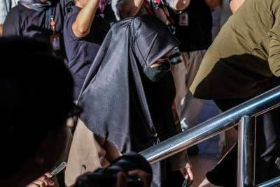 Ismanira ketika hadir ke kompleks Mahkamah Petaling Jaya pada Jumaat