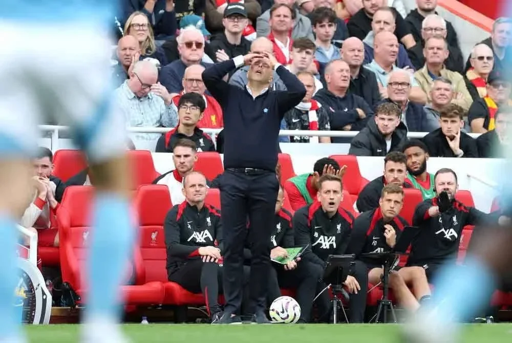 Slot (tengah) mahu pemainnya bangkit dan mencipta kemenangan selepas pamer persembahan buruk sebelum ini. Foto Agensi