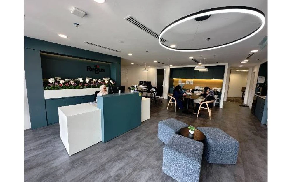 Ruang kerja fleksibel di Regus Troika Kota Bharu.