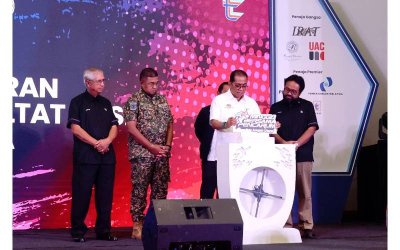 Peluncuran Jelajah Wira LTAT Edisi Utara yang disempurnakan Mohamed Khaled (depan) di Kem Lapangan Terbang, Sungai Petani, Kedah.